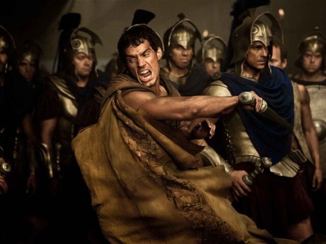 Henry Cavill hrá vo Vojne bohov Tézea.