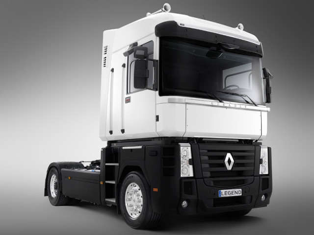 Renault Magnum