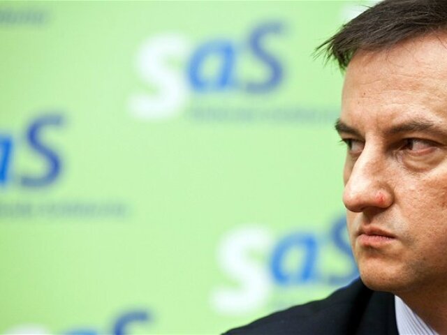Daniel Krajcer žiada riaditeľa NOC, aby vyhlásil novú súťaž.