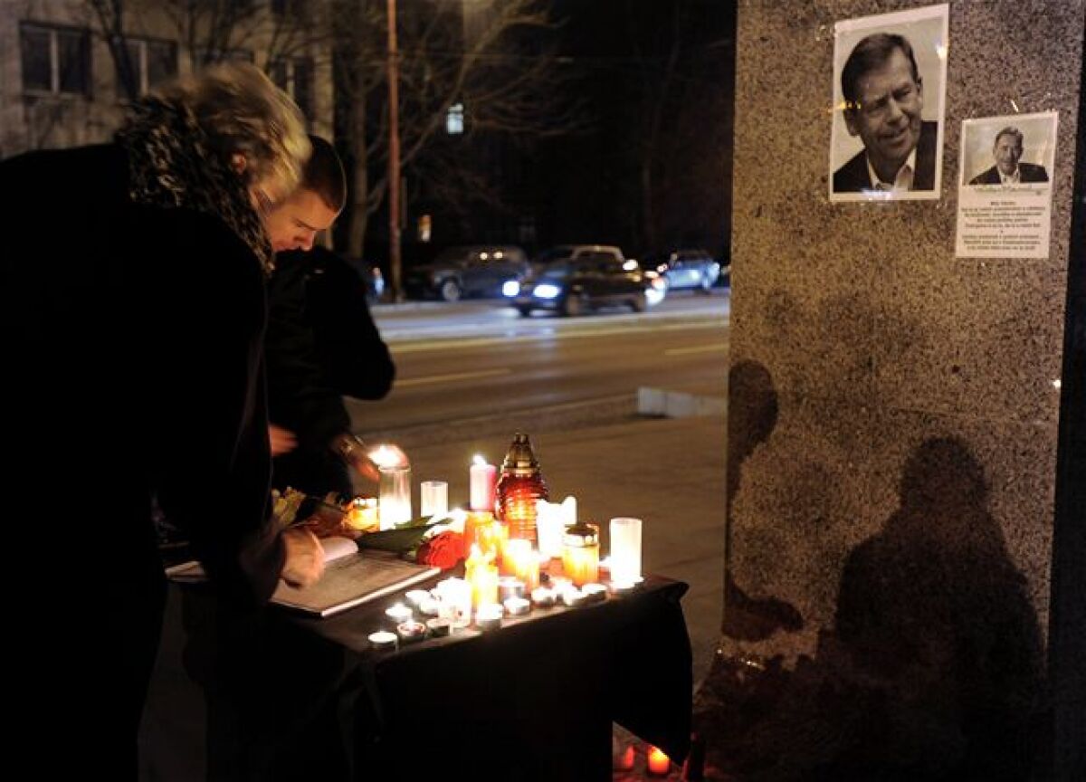 Václav Havel, námestia, sviečky