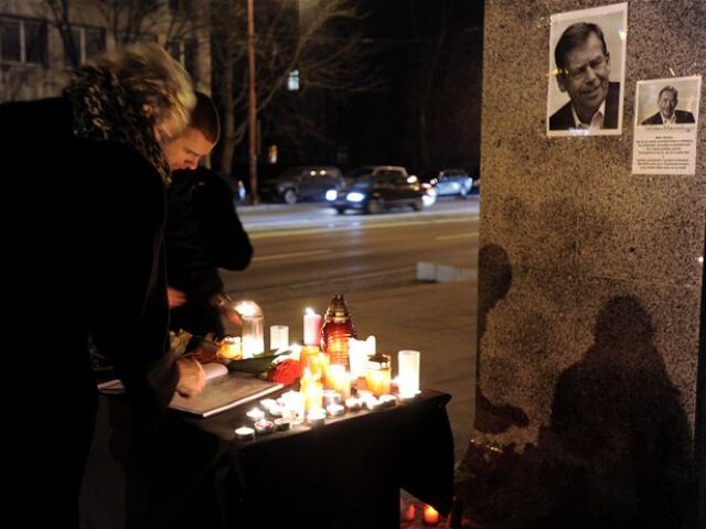 Václav Havel, námestia, sviečky