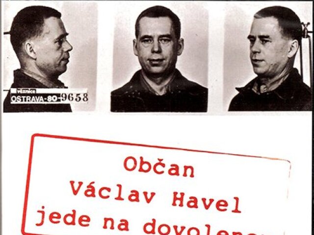 Jednotka Slovenskej televízie odvysiela v piatok aj dokumentárny film Občan Václav Havel ide na dovolenku.