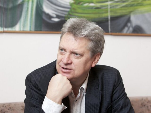 Ivan Jančár je už 14 rokov riaditeľom Galérie mesta Bratislavy. Po absolvovaní vysokoškolských štúdií v nej od roku 1984 pracoval ako kurátor pre grafiku, ilustráciu a kresbu.