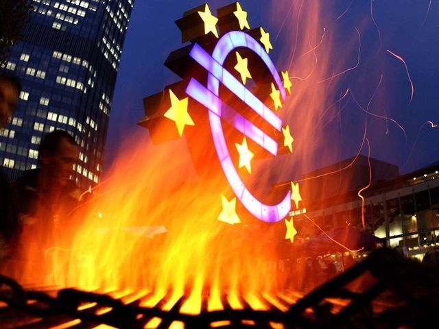 ECB, oheň, euro