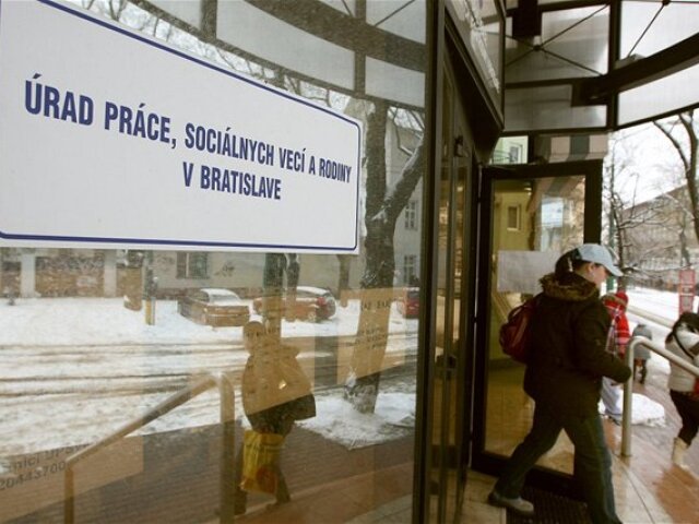 úrad práce, sociálnych vecí a rodiny, nezamestnanosť