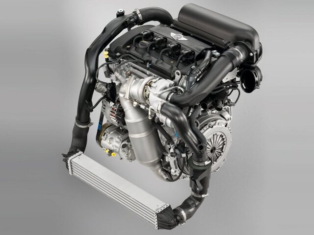 Kompresorom prepĺňaný motor má výkon 155 kW/211 k.
