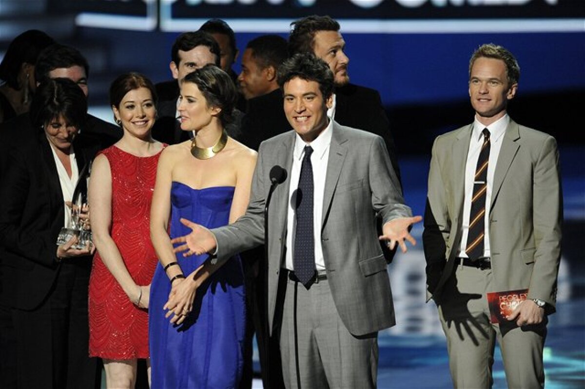 Josh Radnor (uprostred) s kolegami zo seriálu Ako som spoznal vašu mamu.
