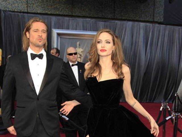 Oscar - červený koberec - Angelina Jolie a Brad Pitt