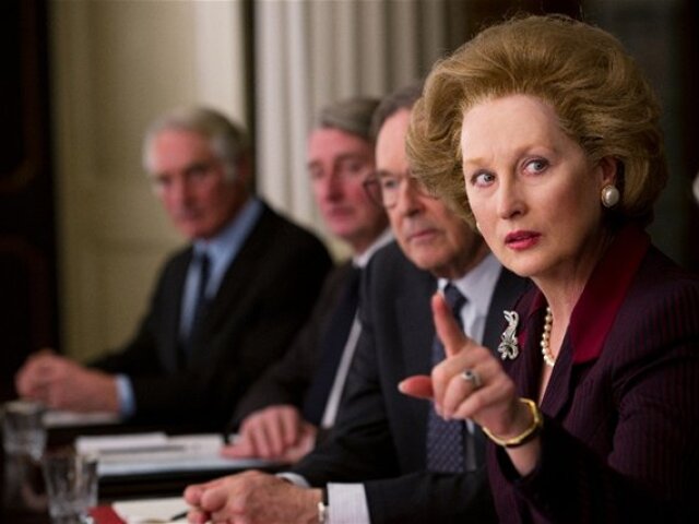 Meryl Streepová dostala za stvárnenie Margaret Thatcherovej vo filme Železná lady Oscara.