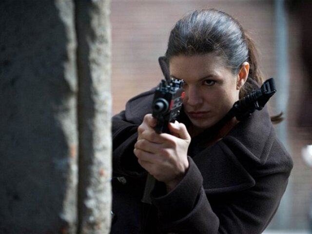 Hlavnú úlohu v snímke Skrat stvárňuje šampiónka v kickboxe Gina Carano.
