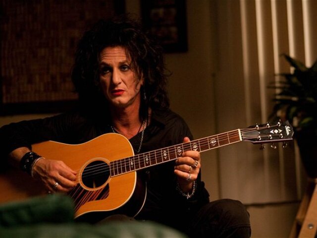 Sean Penn ako Cheyenne - niekdajší úspešný muzikant, ktorý sa vydal na celkom inú cestu.