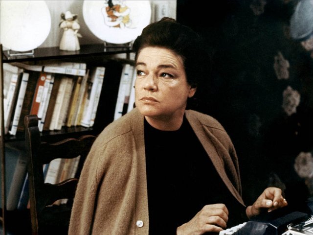 Lise Londonovú stvárnila vo filme Priznanie Simone Signoretová.