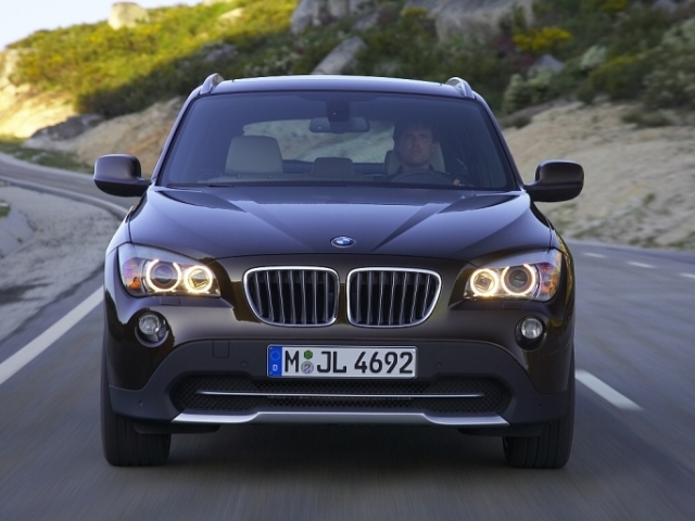 ...a BMW X1 pred faceliftom.