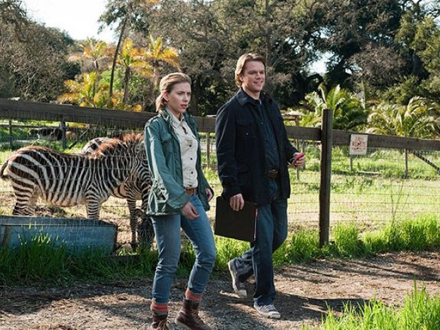 Scarlett Johanssonová a Matt Damon zachraňujú odstavenú zoologickú záhradu a jej exotických obyvateľov.