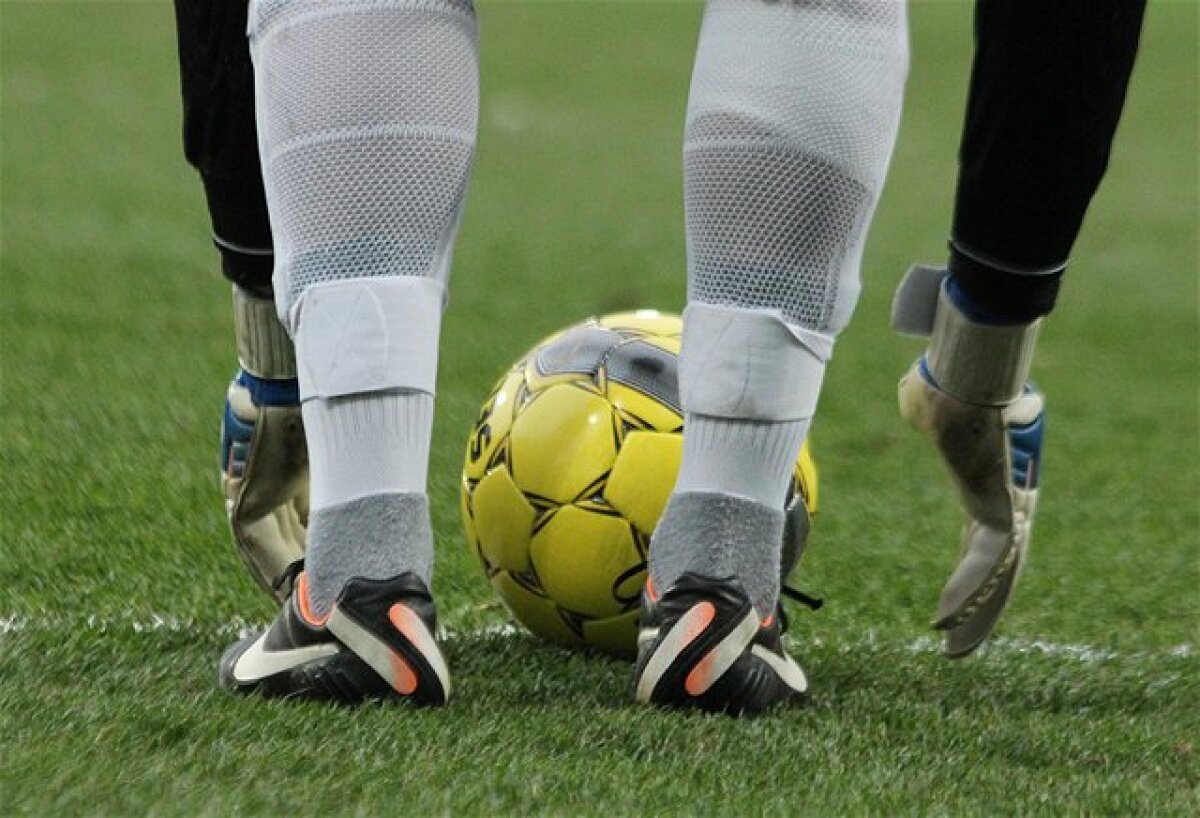Futbalová lopta, brankár