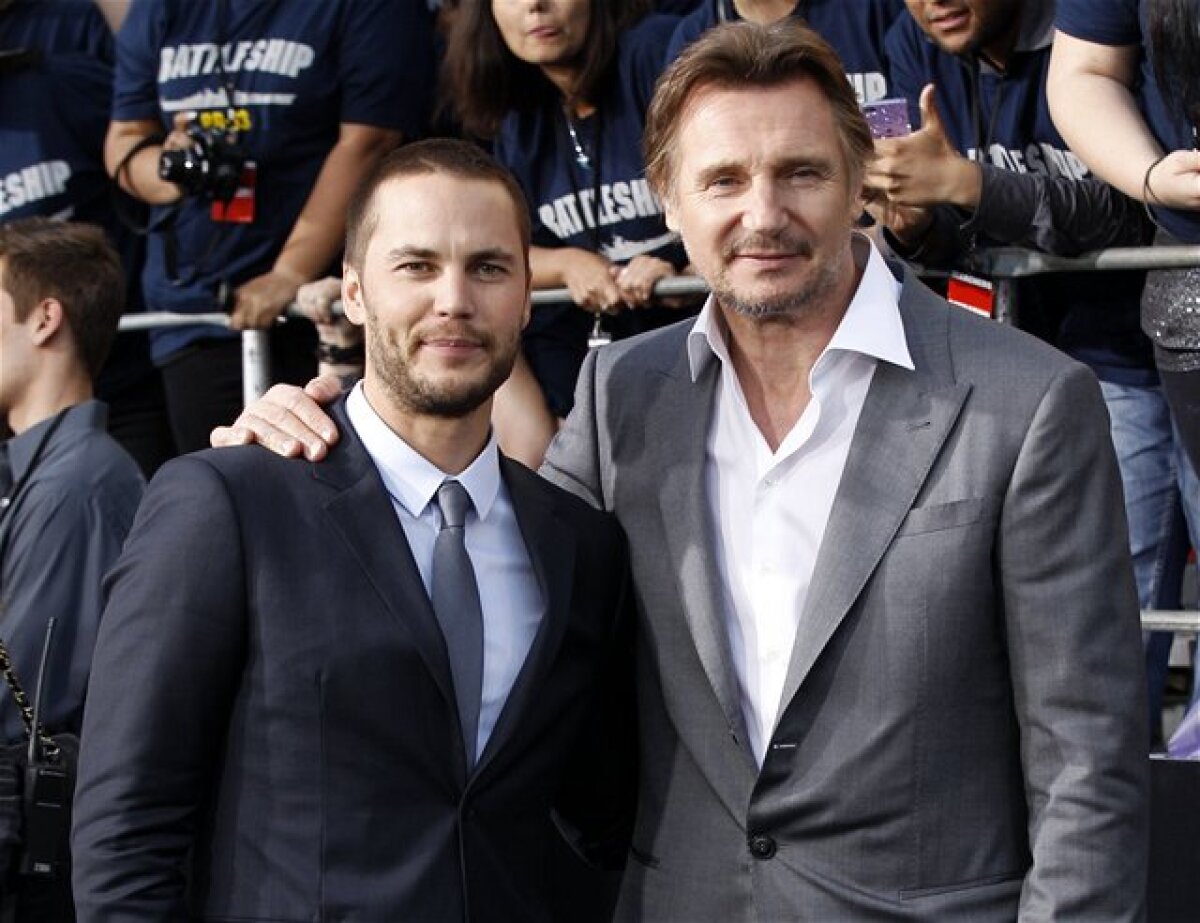 Taylor Kitsch (vľavo) a Liam Neeson