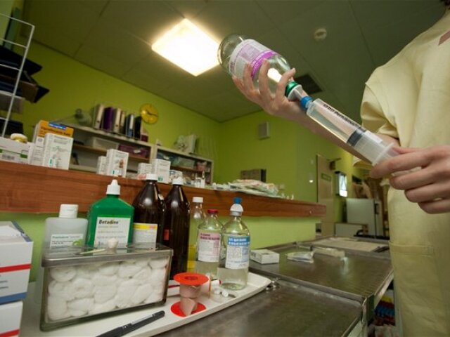 lieky, laboratórium, farmaceut, zdravotníctvo, ambulancia