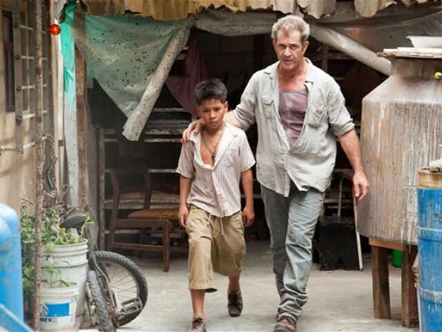 Mel Gibson a mladý Kevin Hernandes vo filme Moje letné prázdniny.