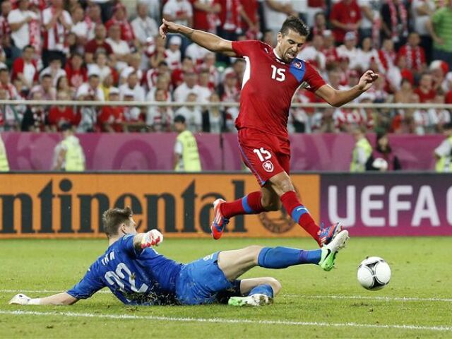Milan Baroš v šanci.