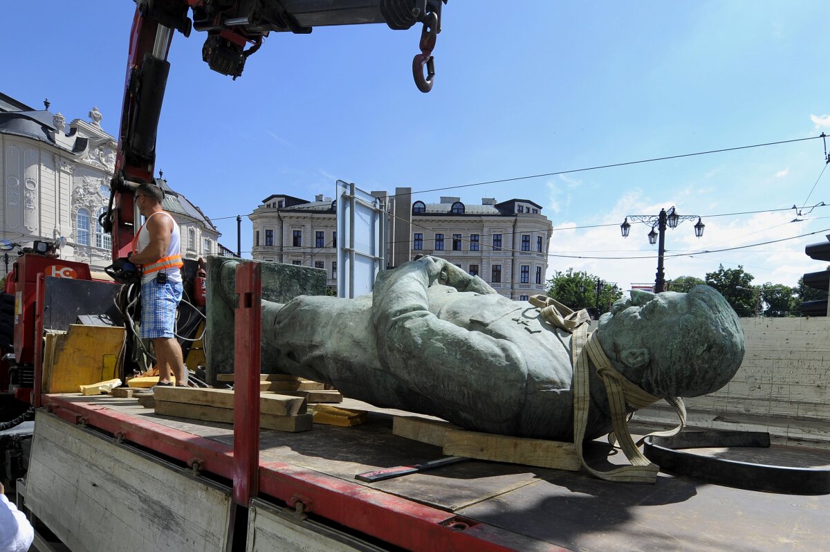 SR Slovensko SNG výstava  Prerušená pieseň Stalin pútač BAX