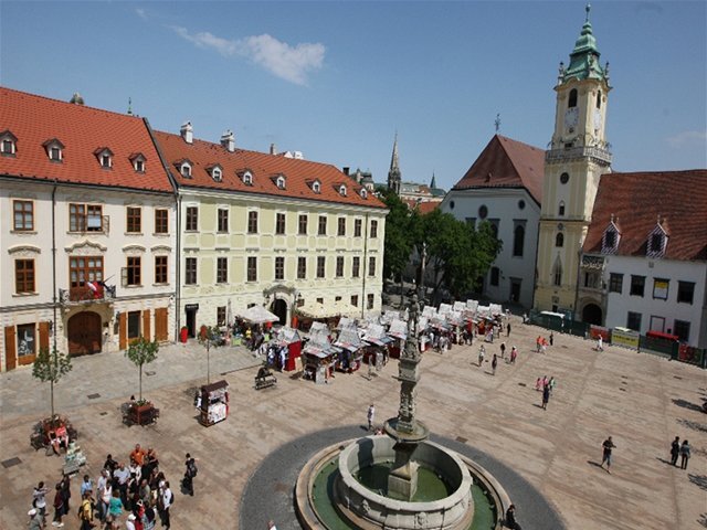 namestie, bratislava, fontana