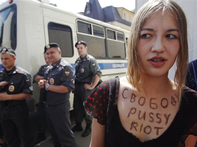 Pussy Riot, Moskva, dievčenská rocková skupina 