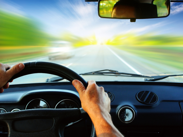 vodič, šofér, auto, volant, cestovanie, dovolenka, jazda