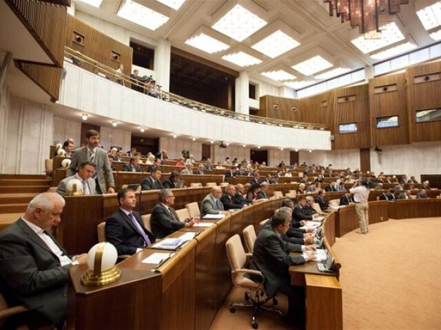 parlament, poslanci