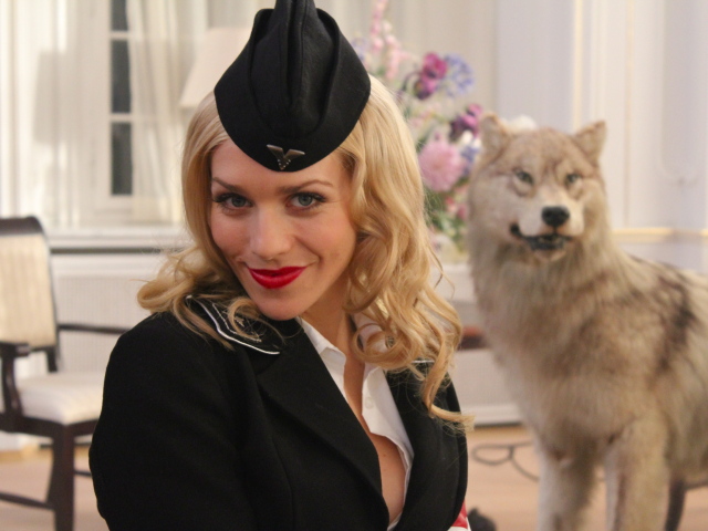 37 iron sky2 4x iron sky Julia Dietzeová