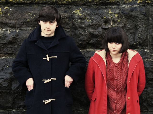 volám sa Oliver Tate (Craig Roberts) a (Yasmine Paige) Submarine
