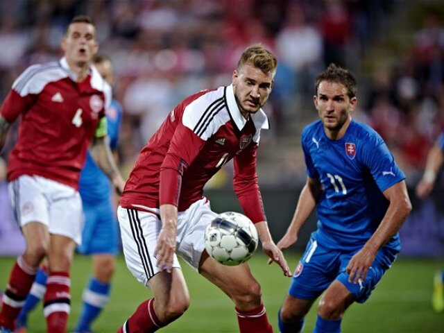 Bendtner , bakos