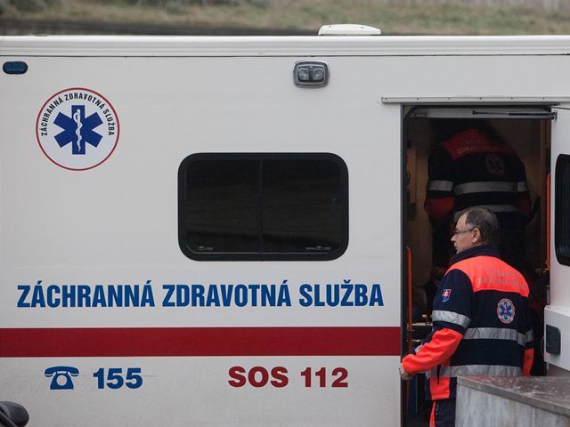 záchranári, sanitka, pohotovosť