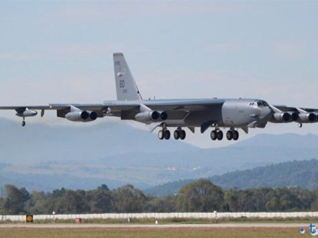 bombardér B-52