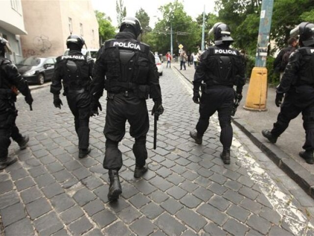 policajti, polícia 