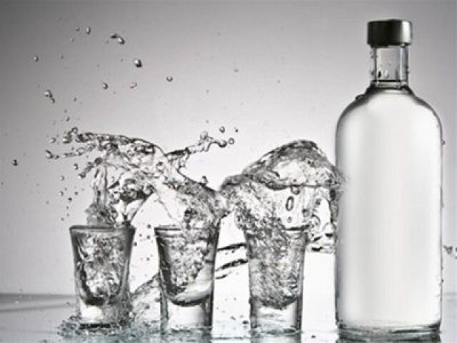 Alkohol, vodka, krčma, tvrdý alkohol