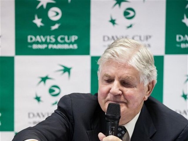 Alan Mills 