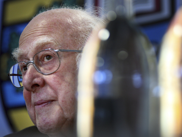 Škótsky vedec Peter Higgs