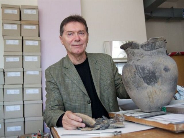 Jozef Bátora, archeológ