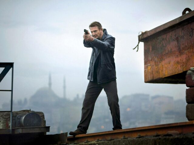54-odplata 5x Turistický sprievodca pre náročných? Liam Neeson diváka v snímke 96 hodín: Odplata prevedie Istanbulom po strechách aj tmavých uličkách.