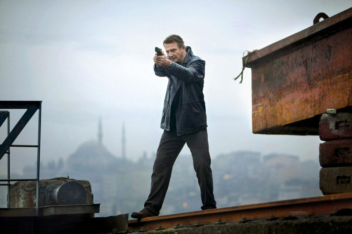 54-odplata 5x Turistický sprievodca pre náročných? Liam Neeson diváka v snímke 96 hodín: Odplata prevedie Istanbulom po strechách aj tmavých uličkách.