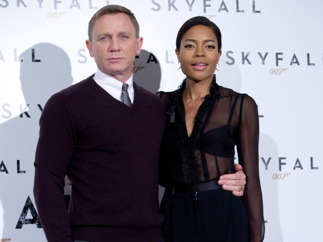 Daniel Craig a jeho bond-girl Naomie Harris