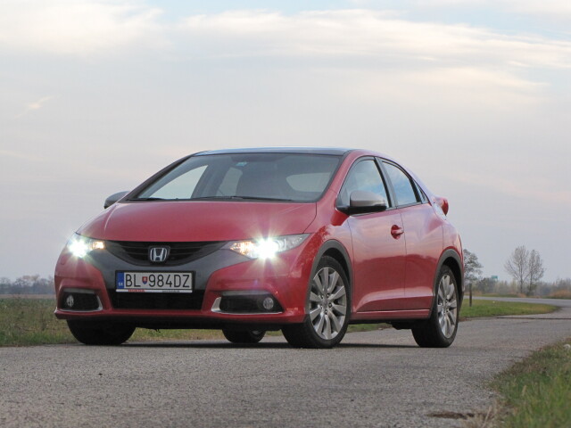 Testovaná Honda jazdila na pneumatikách Pirelli Sotozero 225/45 R 17.