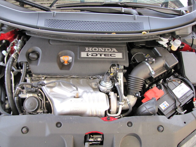 Turbodiesel 2.2 i-DTEC je úspornejším motorom, než 2.2 i-CTDi v predchádzajúcom Civicu.
