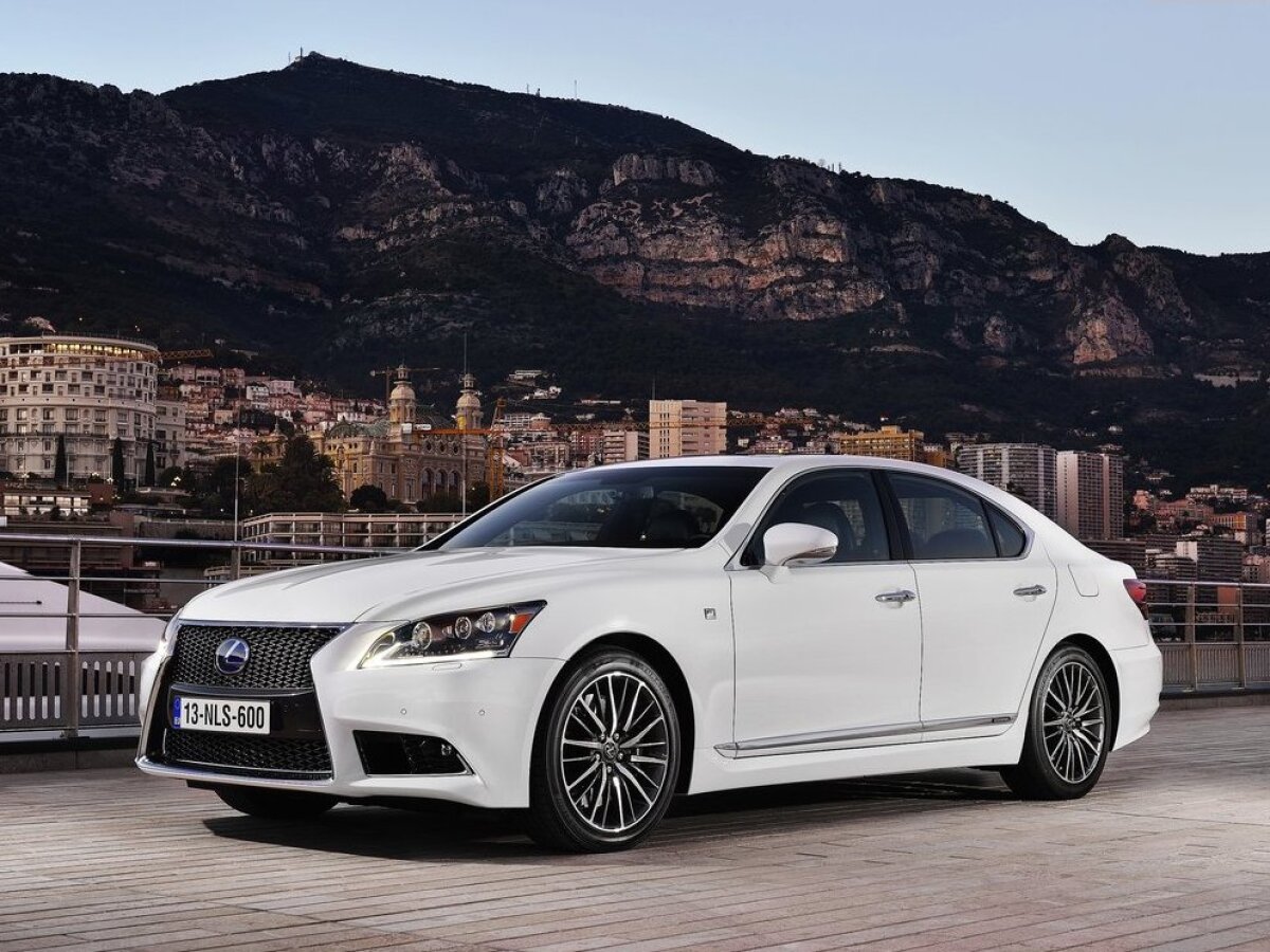 Lexus LS
