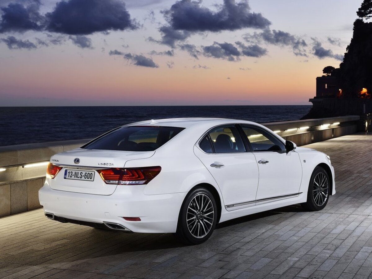 Lexus LS