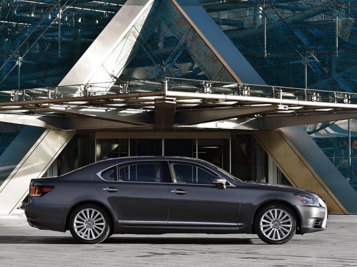 Lexus LS