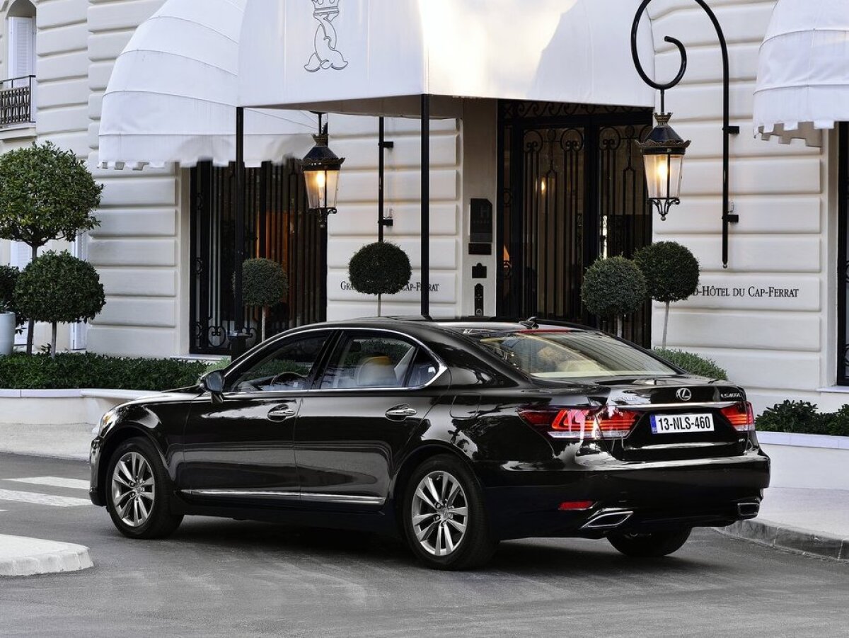 Lexus LS