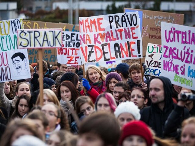 štrajk, študenti, učitelia