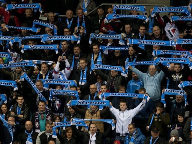 slovan hokej, fanusikovia