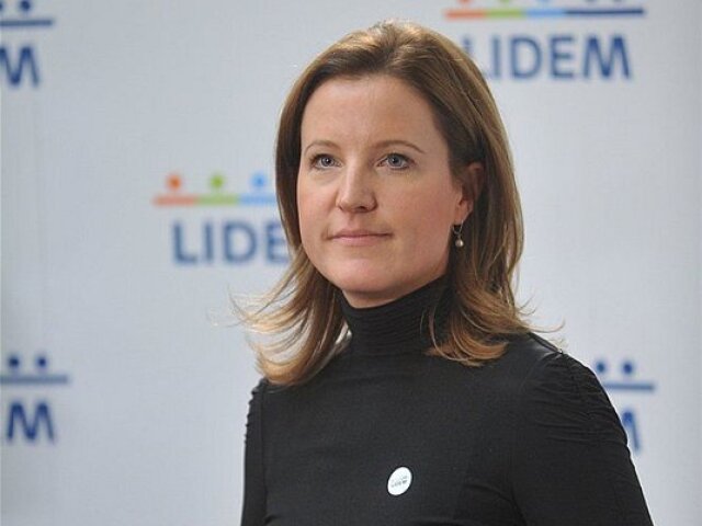Karolína Peake, ministerka obrany